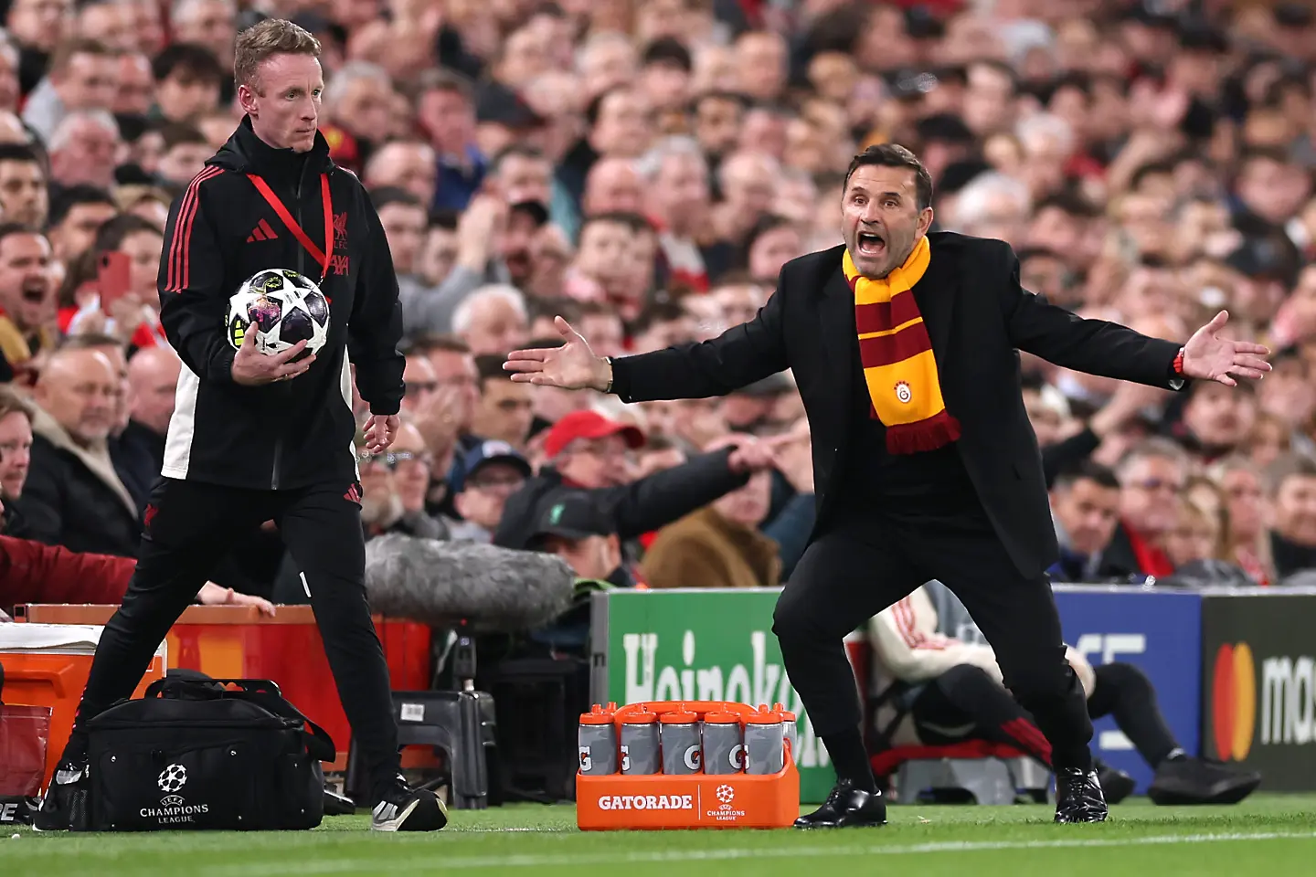 На живо: Ливърпул търси обрат срещу Галатасарай (Състави)