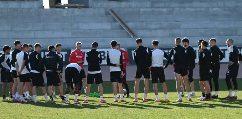 Локомотив Пловдив/lokomotivpd.com