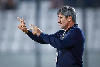 Николай Костов пред уволнение, води сложни преговори с Актобе