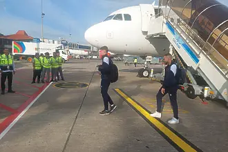 15 часа и 20 минути по-късно и спирания в Оман и Шри Ланка - българските национали са в Индонезия (ВИДЕО)