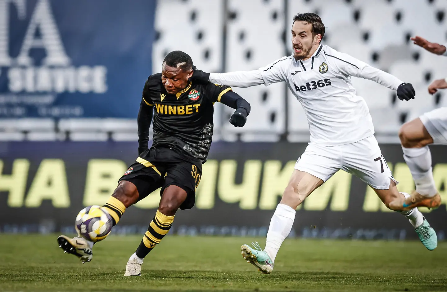 Самуел Калу, Емил Стоев / startphoto.bg