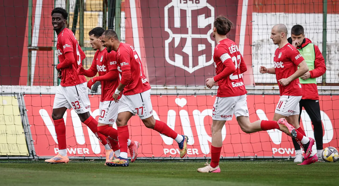 На живо: ЦСКА 1948 - Локомотив София (Състави)