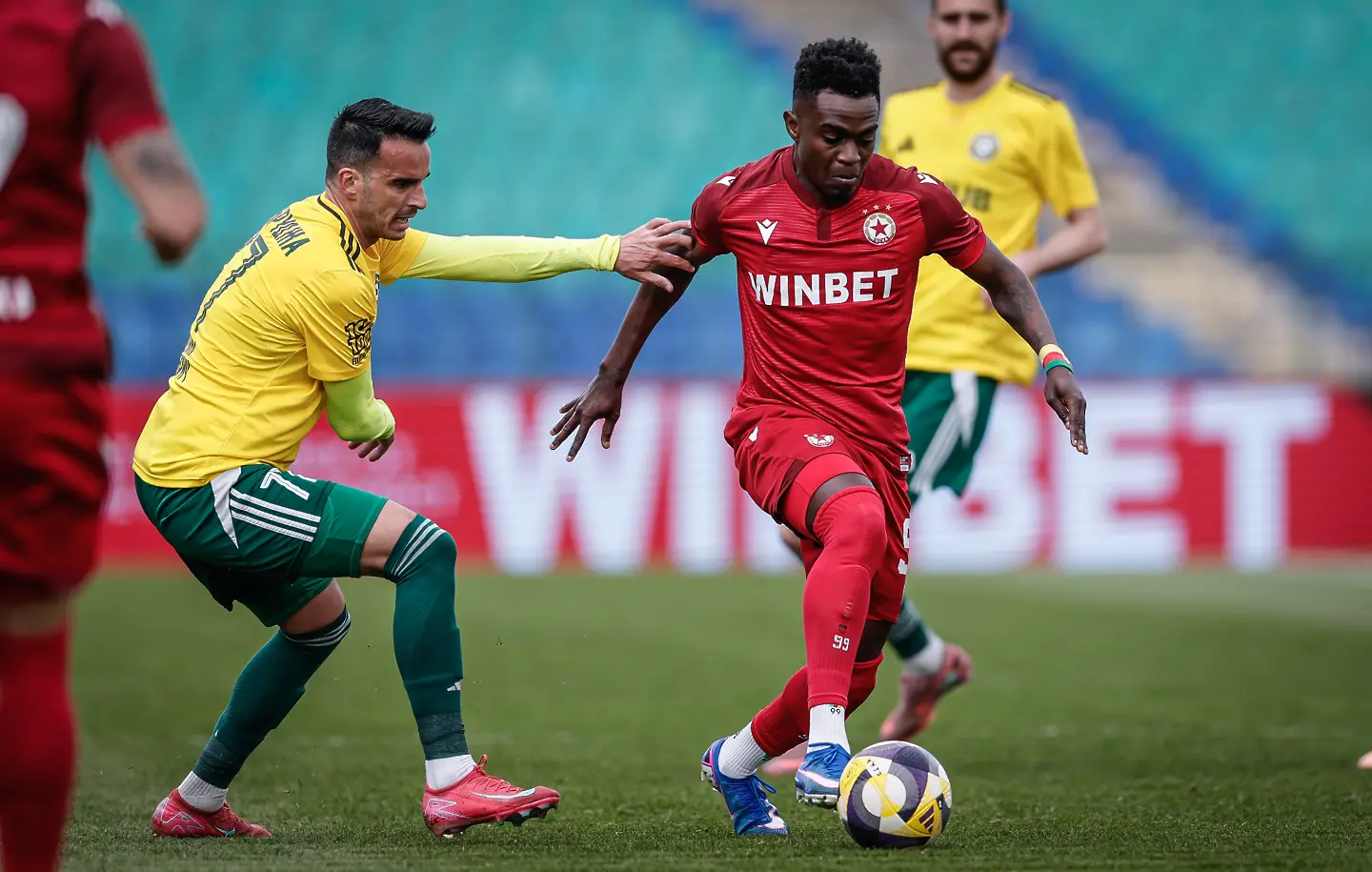 Матеус Леони, Джеймс Ето'о / startphoto.bg