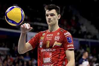 Тежка загуба за Александър Николов и Кучине Лубе Чивитанова