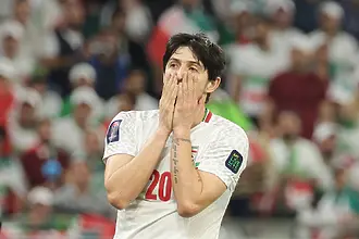 Звездата на Иран Сердар Азмун е изключен от националния отбор