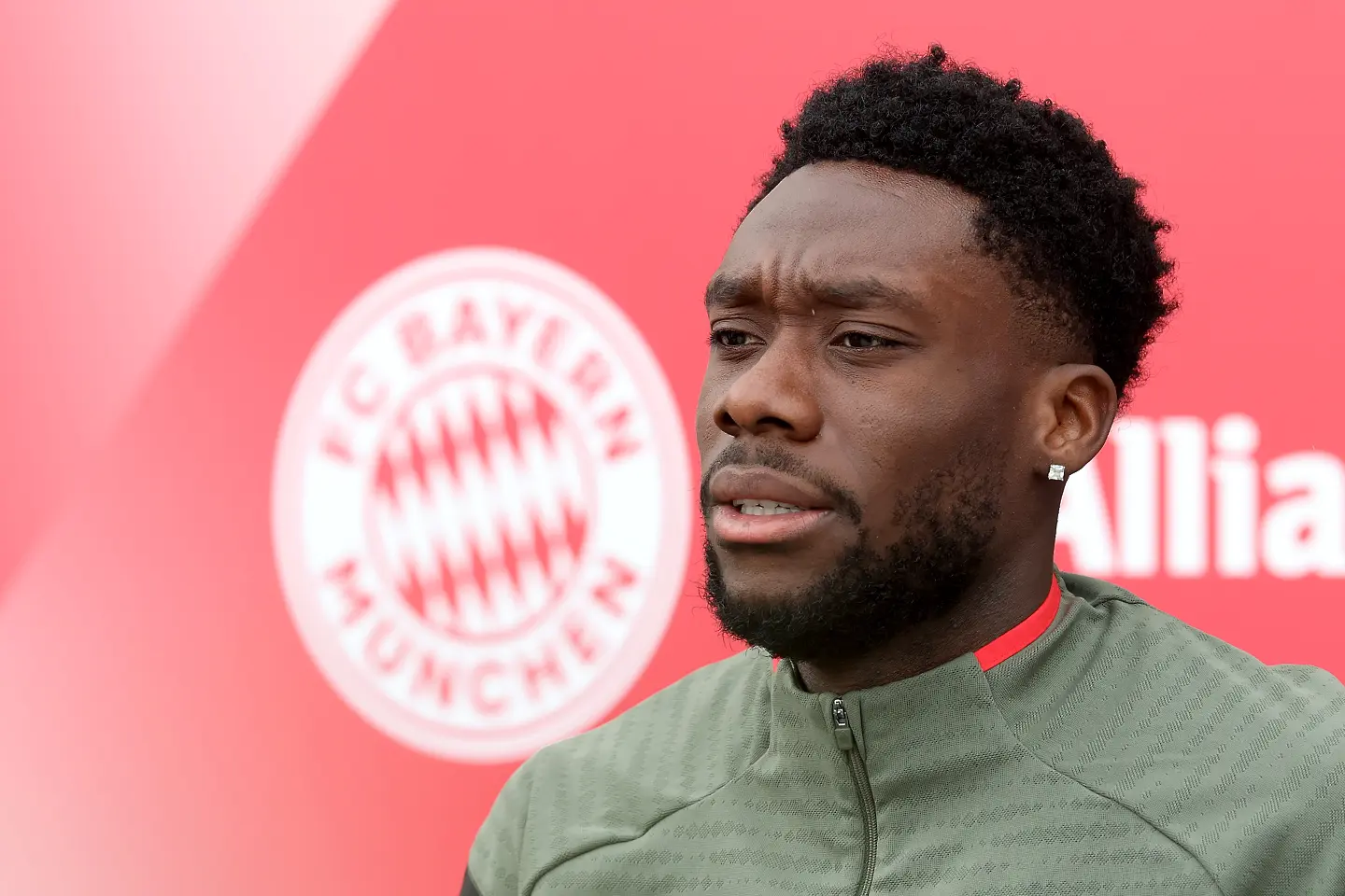 Манчестър Юнайтед иска Алфонсо Дейвис, Байерн Мюнхен е готов на преговори