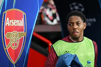 Юнайтед планира сензационен трансфер с играч на Арсенал