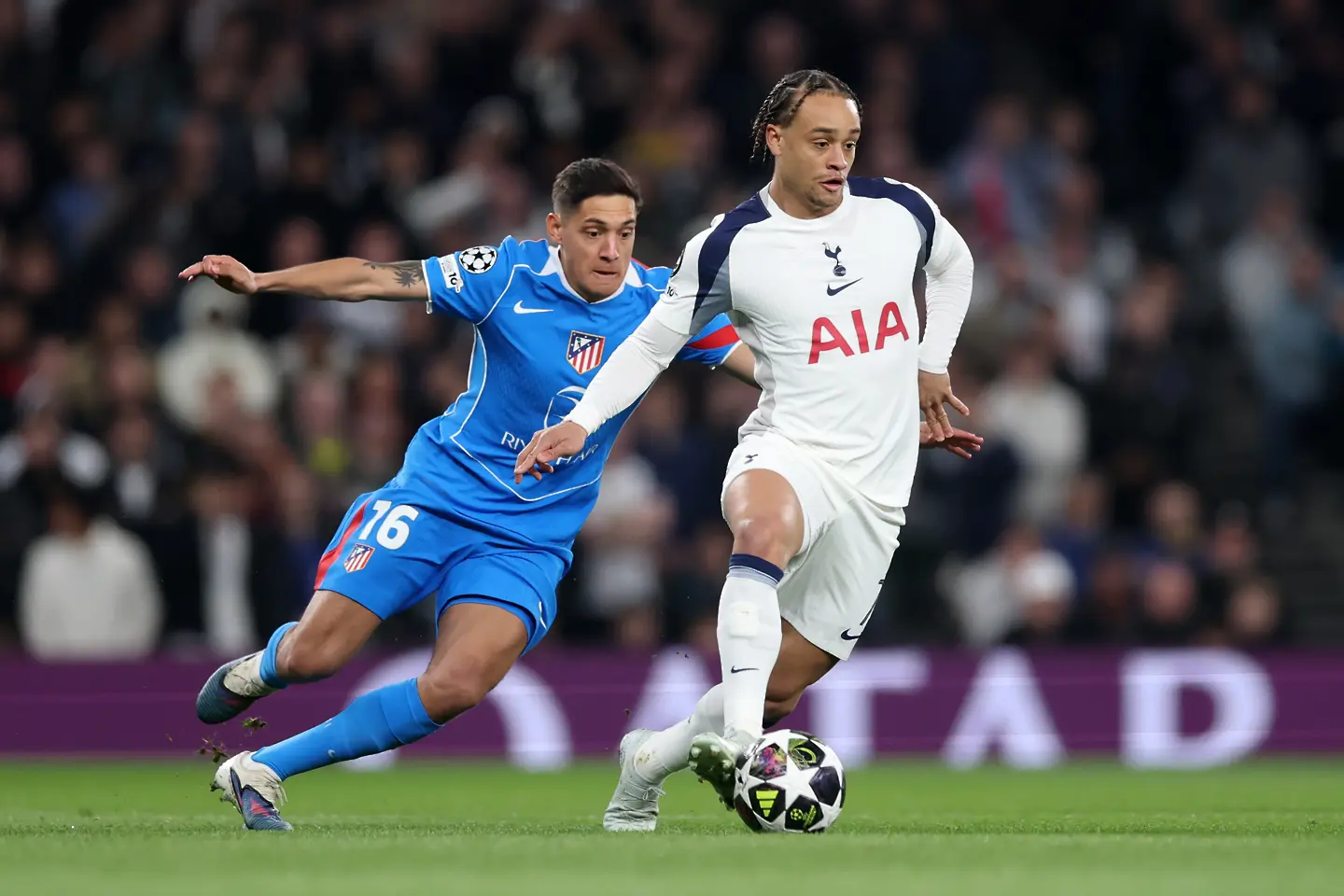 Науел Молина, Шави Симонс / Getty Images