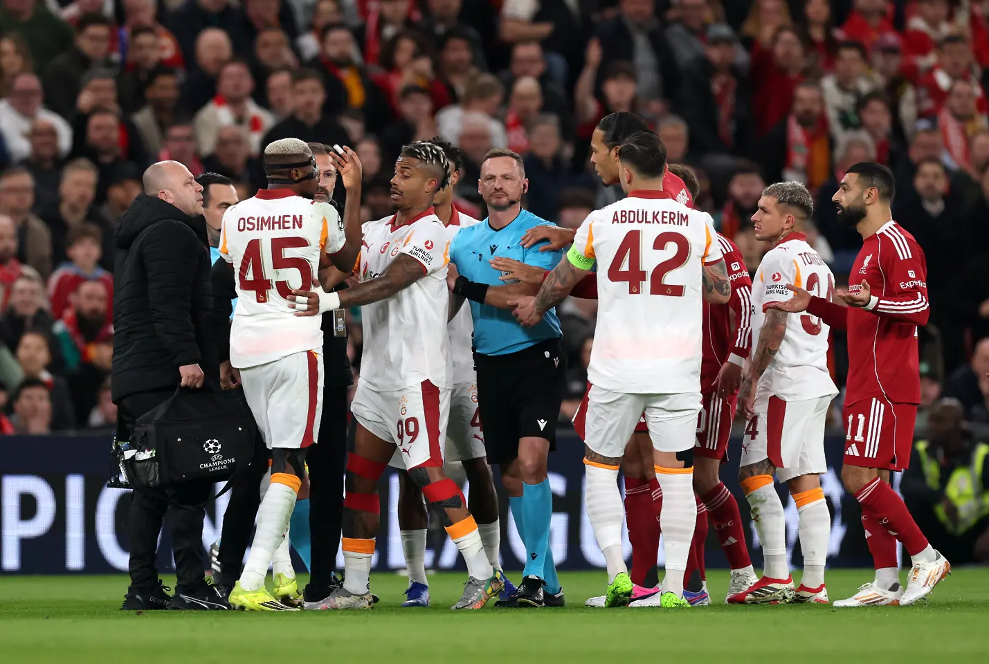 На живо: Ливърпул търси обрат срещу Галатасарай (Състави)