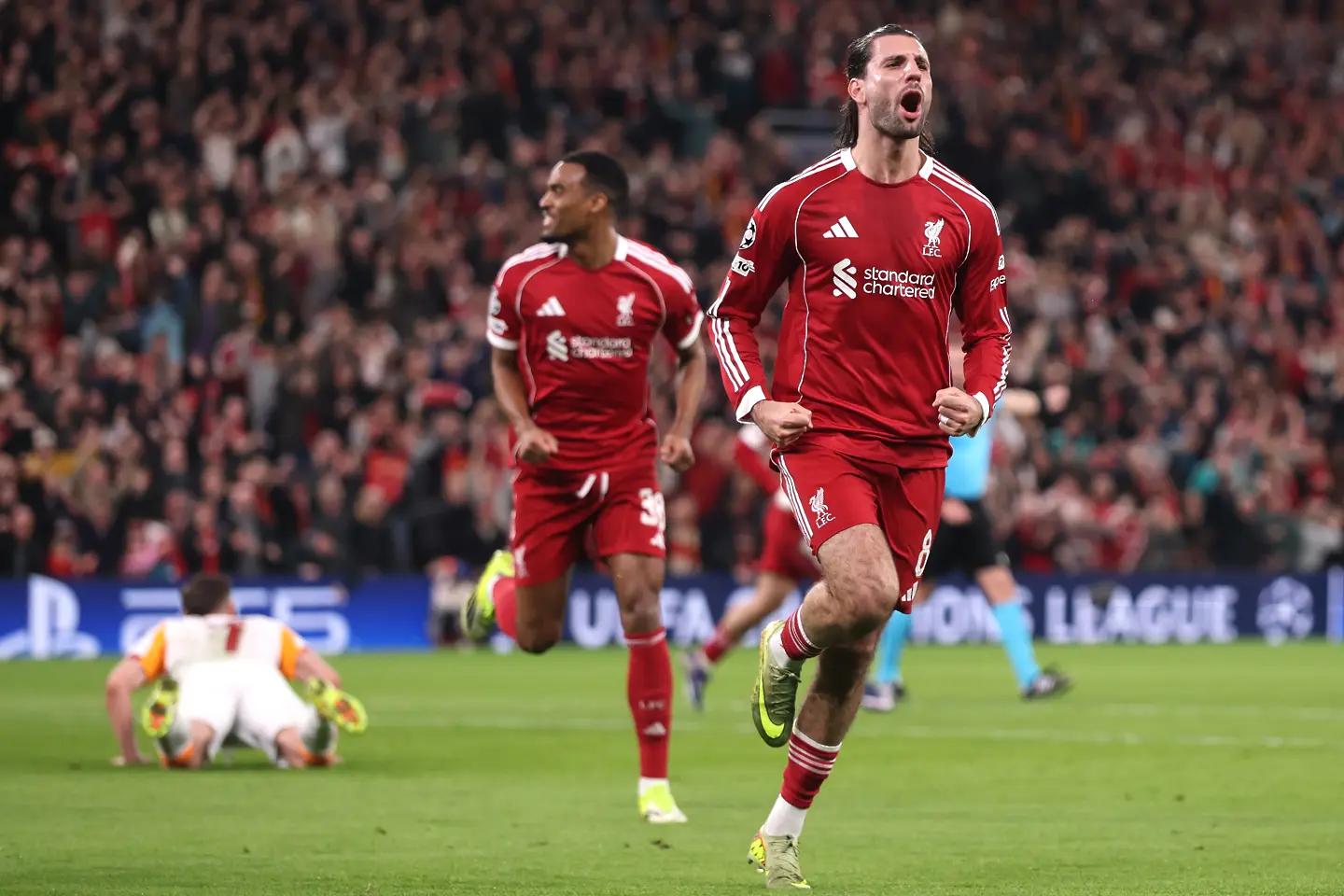 На живо: Ливърпул търси обрат срещу Галатасарай (Състави)