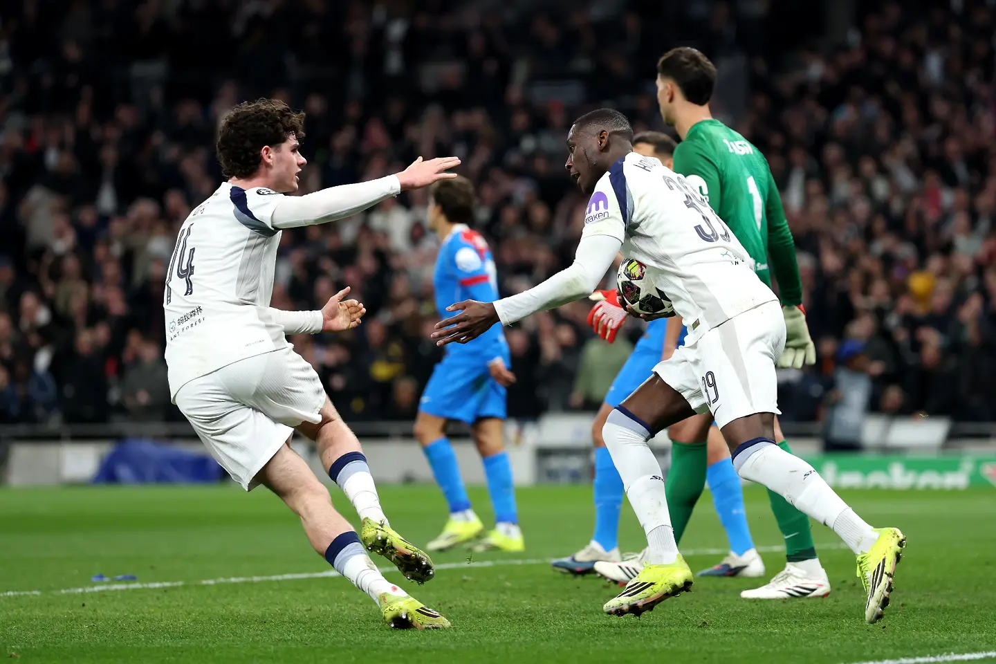 Арчи Грей, Рандал Коло Муани / Getty Images