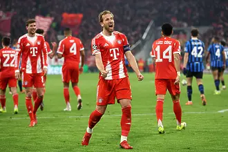 Байерн отново се разправи с Аталанта и броя до 10