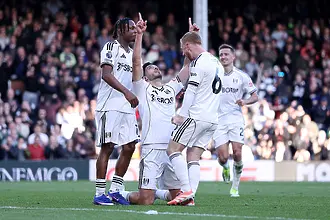 Бърнли помечта 7 минути и след това Фулъм го обърна в Темза