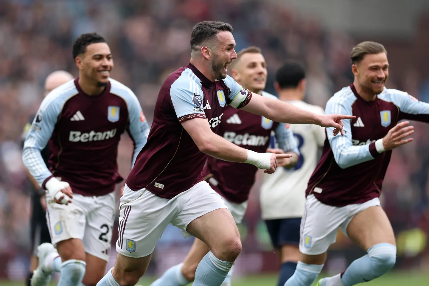 Джон Макгин, Астън Вила / Getty Images