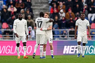 Болоня профука дузпа и Лацио го наказа с два нидерландски гола