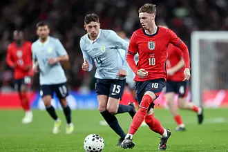 Уругвай спъна Англия с късна дузпа