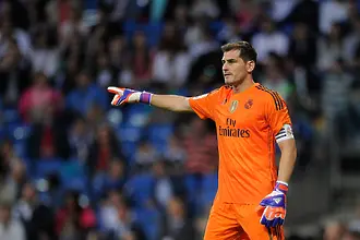 По стъпките на баща си - синът на Икер Касияс блести под рамката (ВИДЕО)