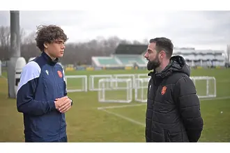 Централният защитник на юношеския национален отбор на България д...