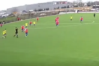 Вратар на Марица с черепно-мозъчна травма, след като бе изритан в главата по време на мач в Областна група U17 (ВИДЕО)