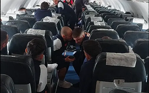 Пътуването на родните национали продължава - "лъвовете" кацнаха в Шри Ланка (ВИДЕО)