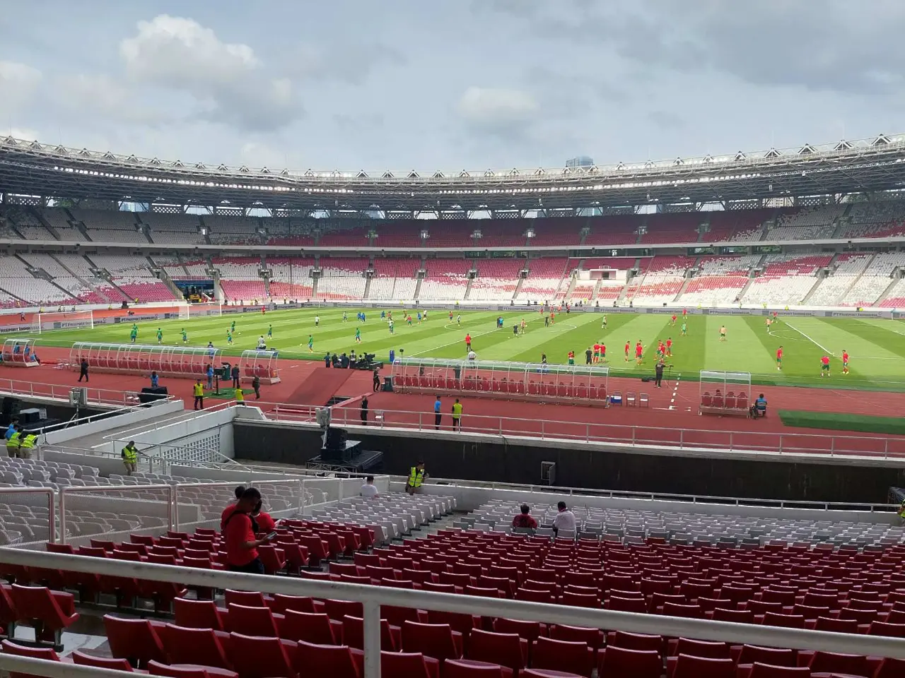 стадион Гелора Бунг Карно / dsport.bg