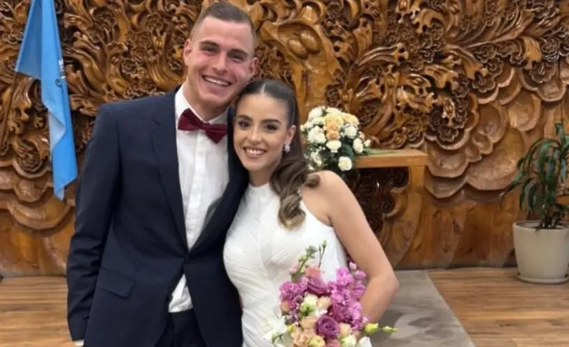 Светослав Вуцов и половинката му минаха под венчилото