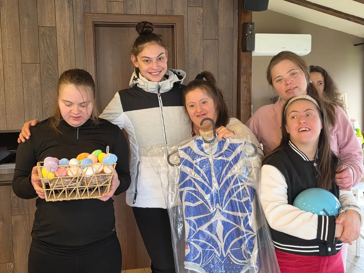 Бившата националка Ивон Бошкилова подари екипировка на гимнастичките със Синдром на Даун