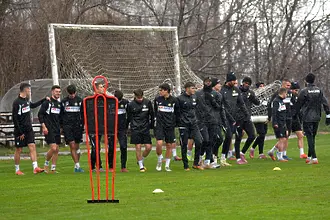 Славия без титулярен защитник срещу Черно море