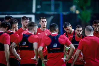 Националният отбор кацна непредвидено в Атина и научи тъжната вест за рекордьора Боби Михайлов 