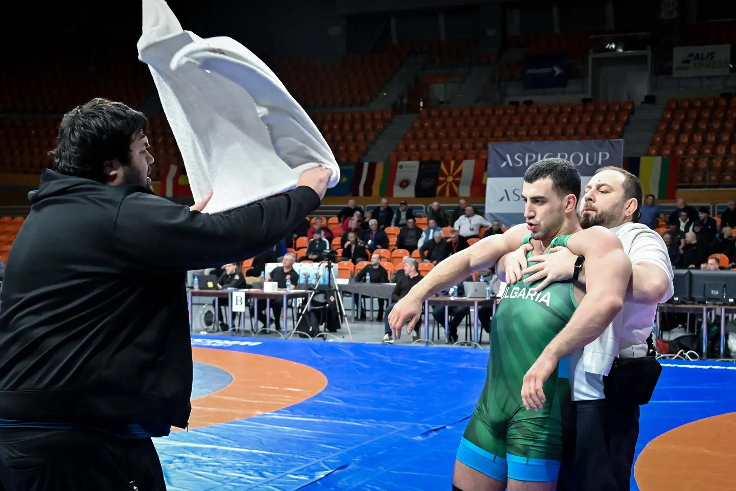 Семен Новиков и Сослан Фарниев / startphoto.bg