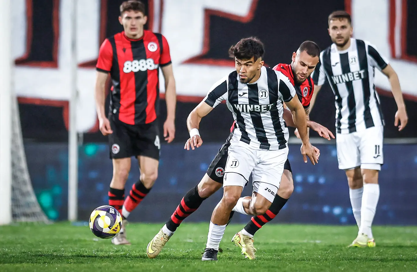 Адриан Кова срещу Доминик Янков / startphoto.bg 