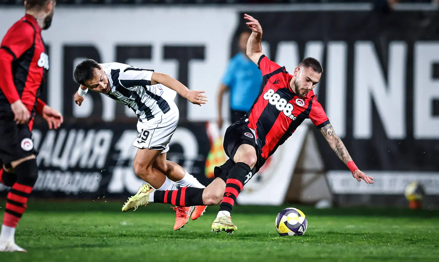 Парвиз Умарбаев срещу Доминик Янков / startphoto.bg 