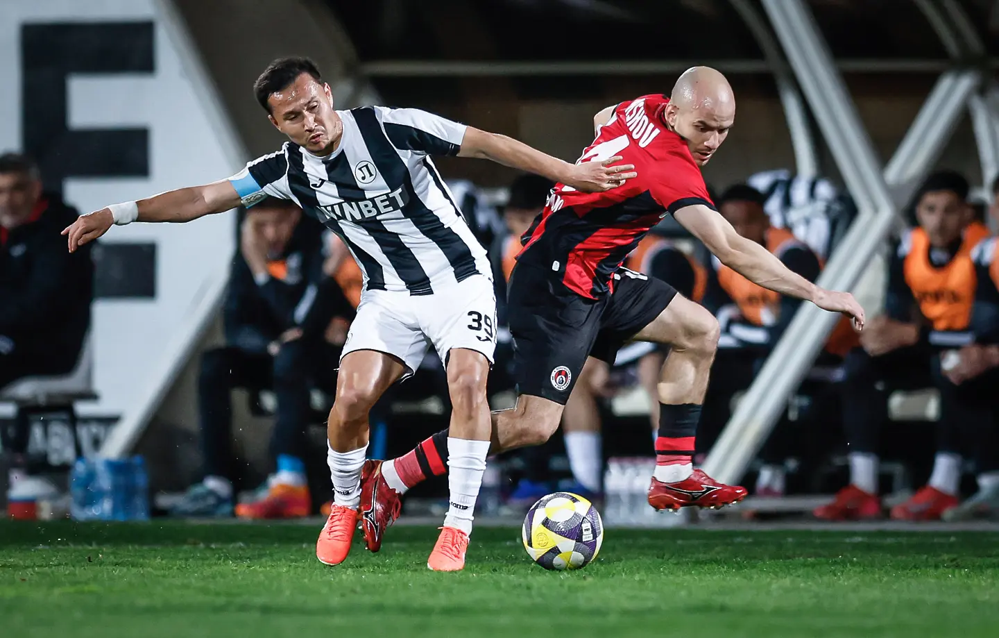 Парвиз Умарбаев срещу Ангел Лясков / startphoto.bg 