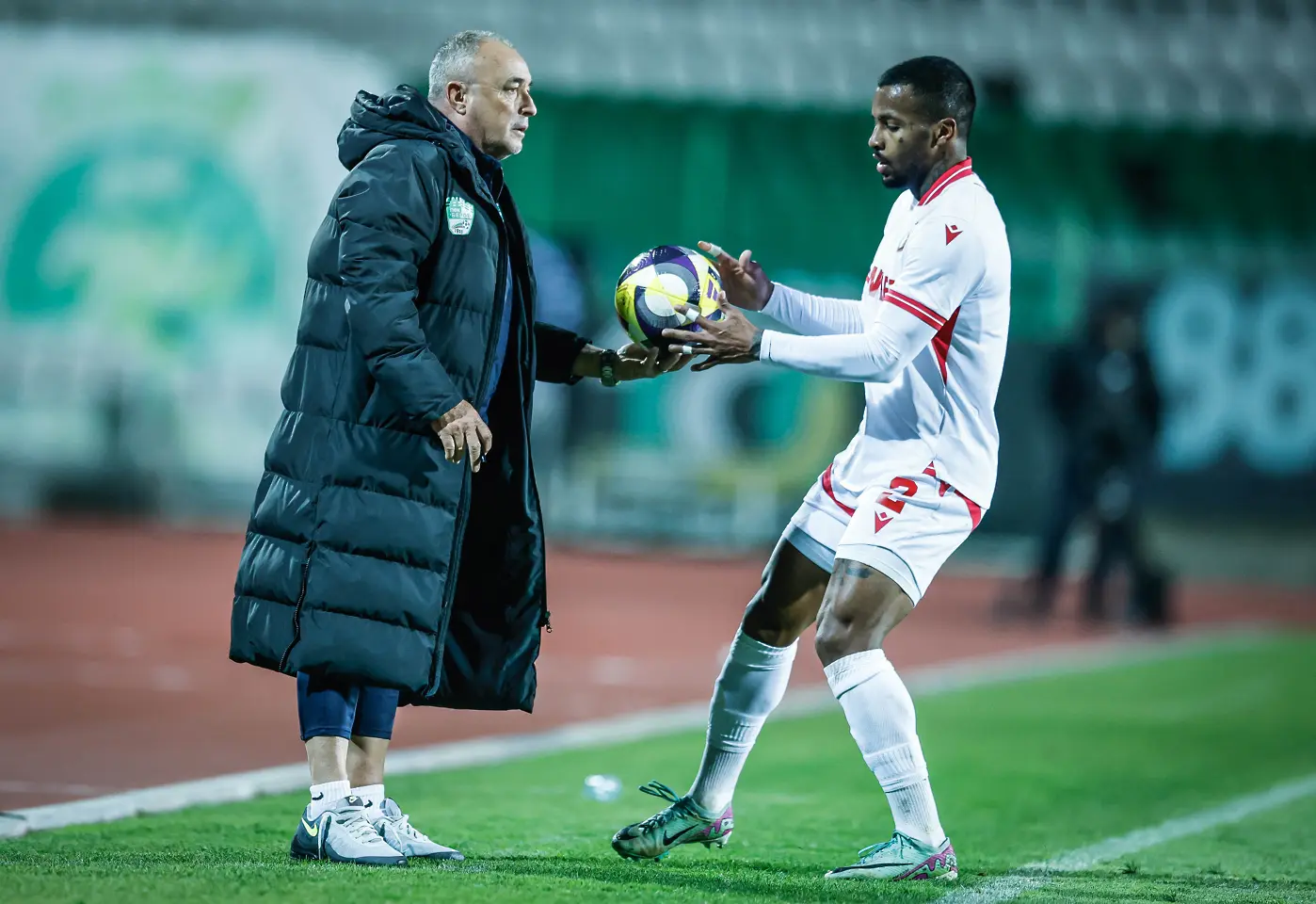 Хосу Урибе, Пастор / startphoto.bg