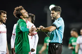 „ВАР във ваканция ли беше? Уважавайте малките отбори!“ - от Берое бесни на съдийството срещу ЦСКА (ВИДЕО)