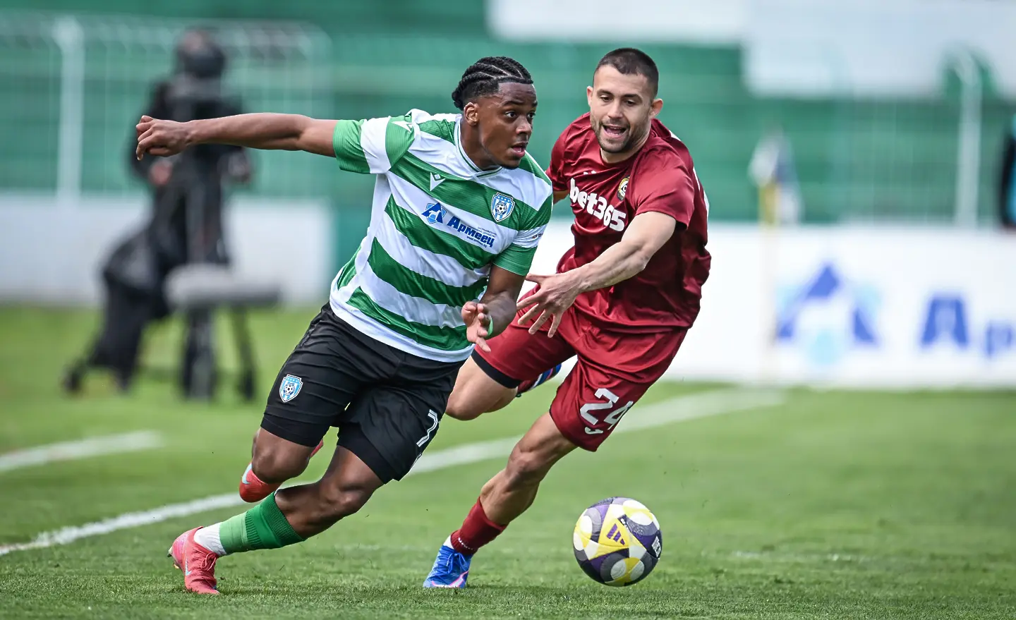 Селсо Сидни, Лазар Марин, Черно море - Славия / startphoto.bg