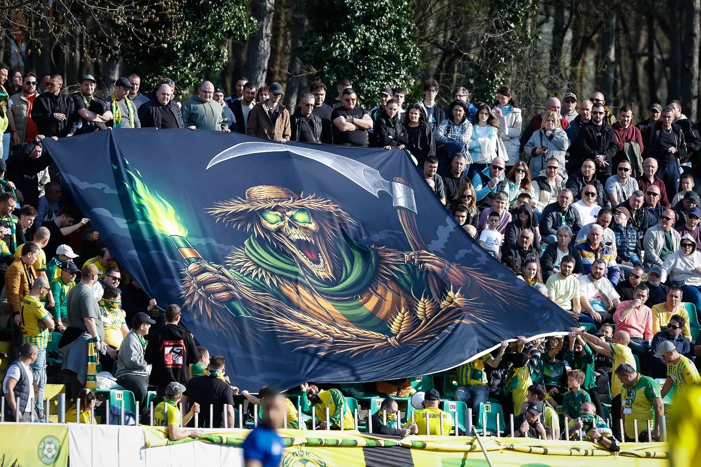 Феновете на Добруджа на стадион “Дружба” в парк “Свети Георги”  / startphoto.bg