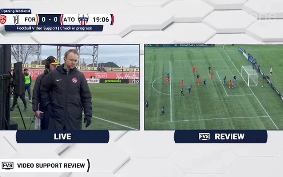 Новости в съдийството бяха тествани в откриващия мач от Канадската Висша лига между Фордж и Атлетико Отава / OneSoccer