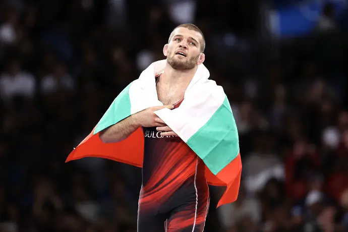 Звездна покана: наш олимпийски шампион тренира до една от легендите на UFC