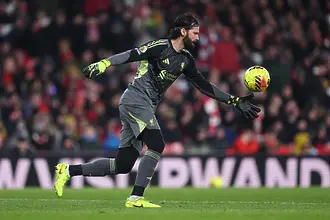 Тежък удар за Ливърпул: Алисон пропуска мачовете с ПСЖ и остатъка от сезона