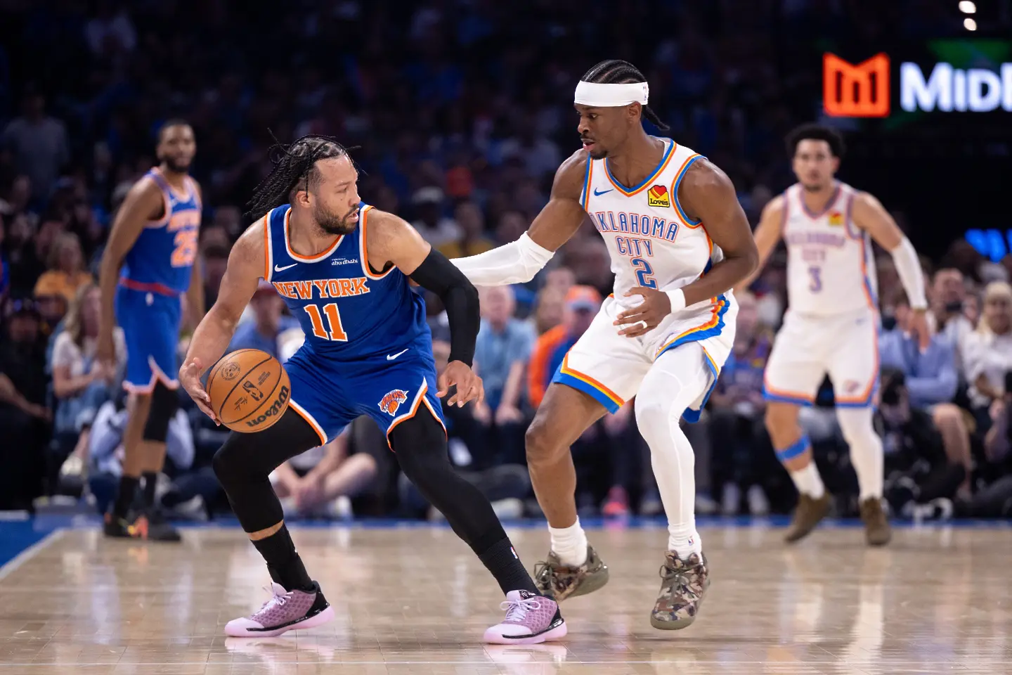 Шей Гилджъс-Александър и Джейлън Брънсън / Getty Images