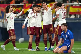 Испания се разправи със Сърбия