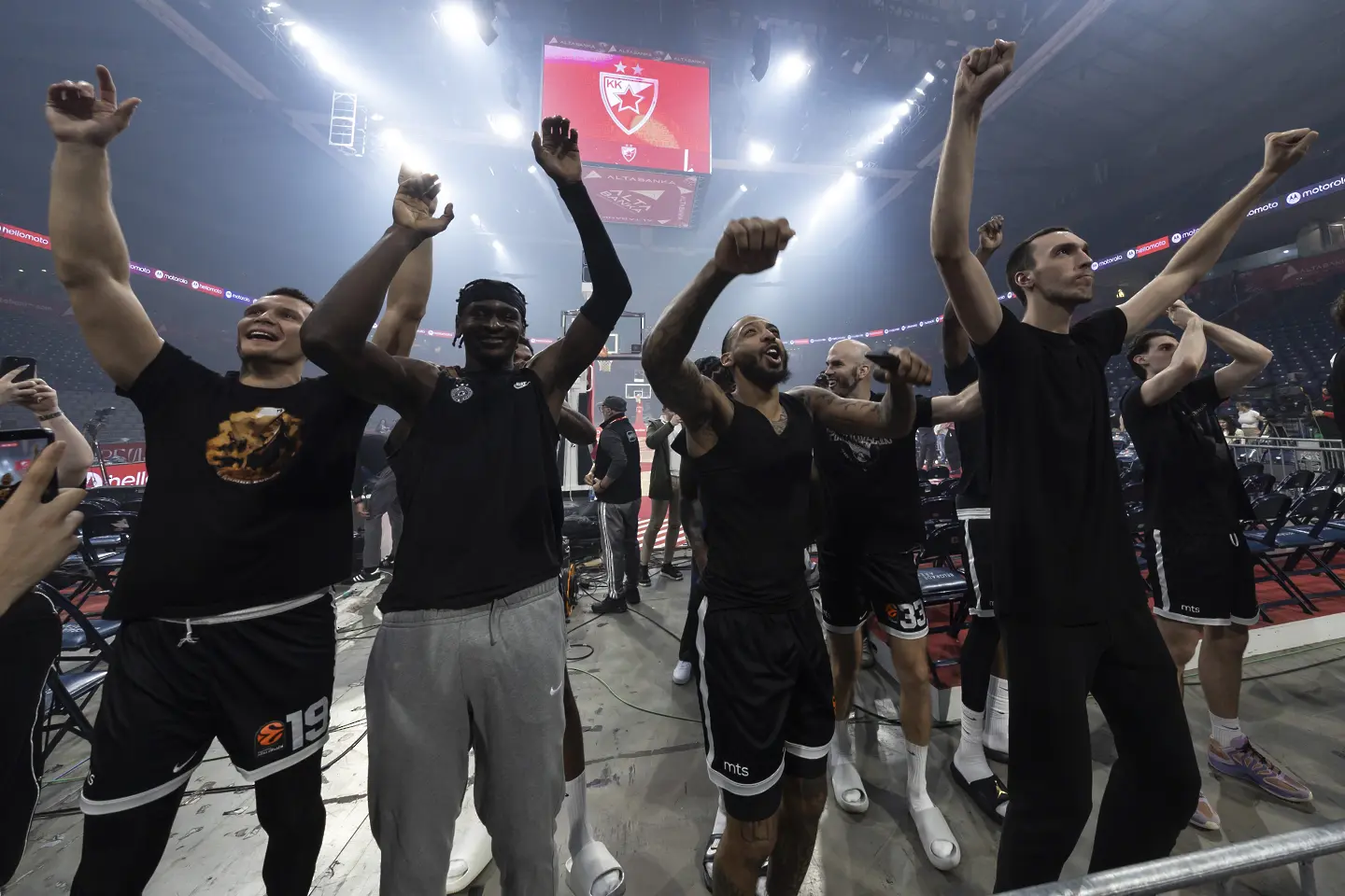 БК Партизан ликува след триумфа над Цървена звезда / Getty Images