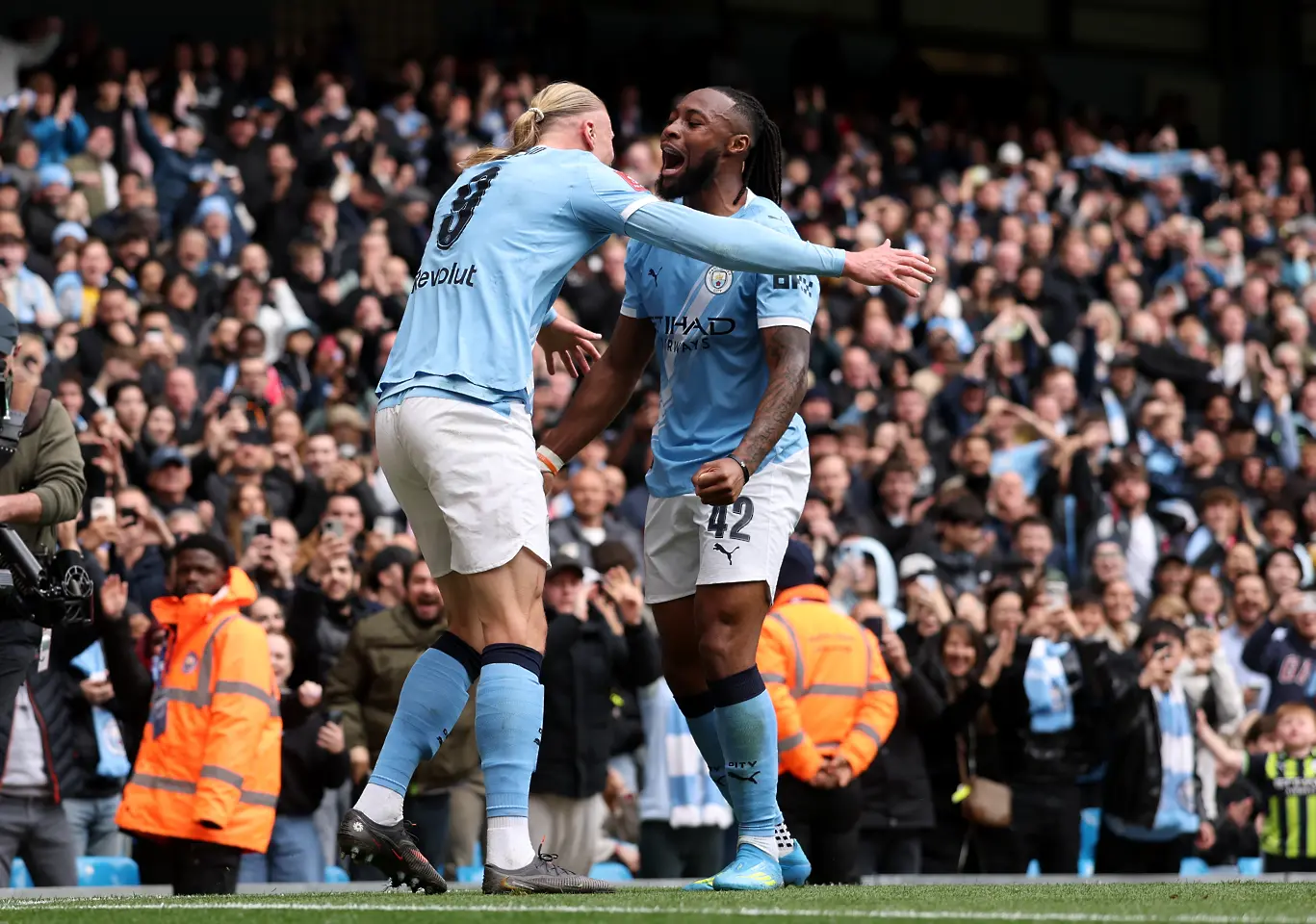 Ерлинг Холанд, Антоан Семеньо / Getty Images