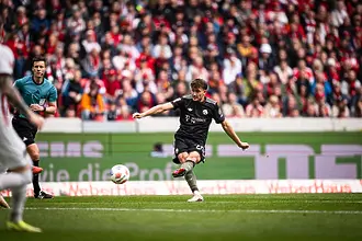 Младaта генерация донесе изключителен обрат за Байерн