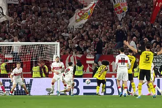 Два гола в добавеното време донесоха успеха на Борусия Дортмунд срещу Щутгарт