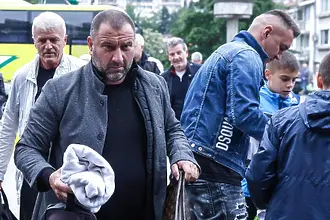 Бившият национал на България Александър Александров, който пътув...