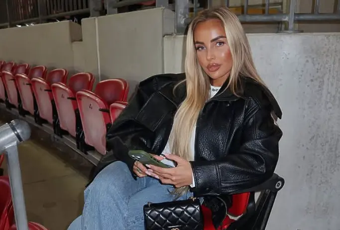 Религиозната блондинка до Палмър се озова в Румъния