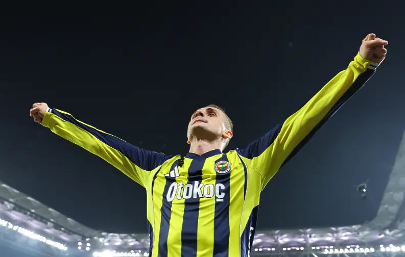 Фенербахче получи спорна дузпа в добавеното време и битката в Турция става зловеща