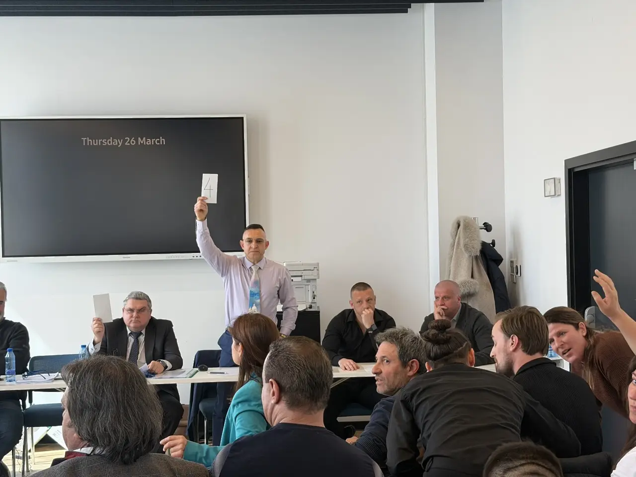 Клубовете свалиха доверието си от председателя на федерацията по кикбокс